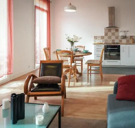 3 Pieces - Centre - Climatise Apartamento Hyères