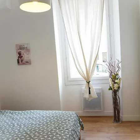 3 Pieces - Centre - Climatise Apartment Hyères