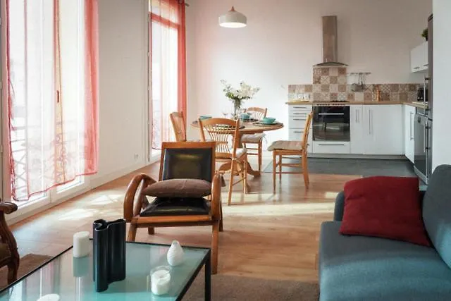 3 Pieces - Centre - Climatise Apartment Hyères