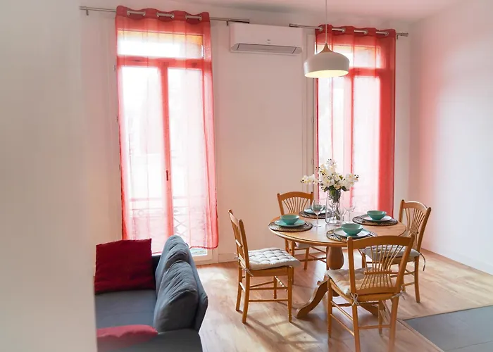 3 Pieces - Centre - Climatise Apartment Hyères