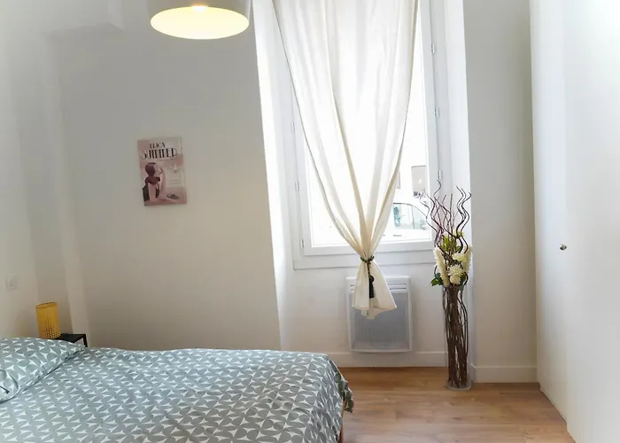 3 Pieces - Centre - Climatise Apartment Hyères